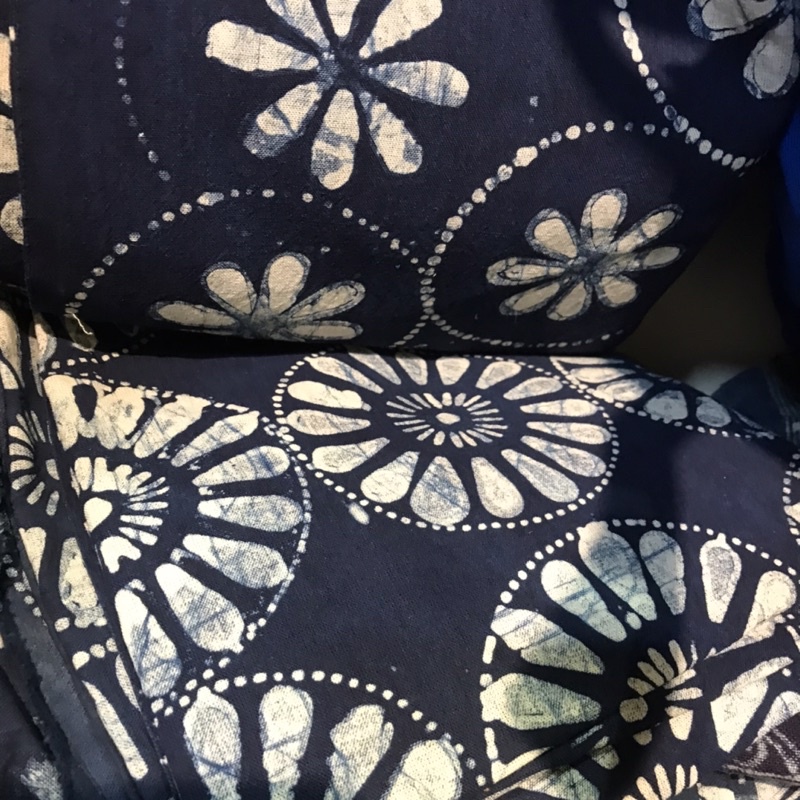 Vải cotton vẽ sáp ong, nhuộm chàm thủ công - Khổ 85x200 - Hoa Tien Brocade- Thuần Nông