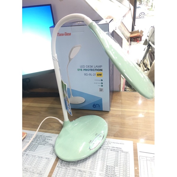 Đèn bàn đèn học cảm ứng chống cận Rạng Đông bảo vệ thị lực Rd-RL21
