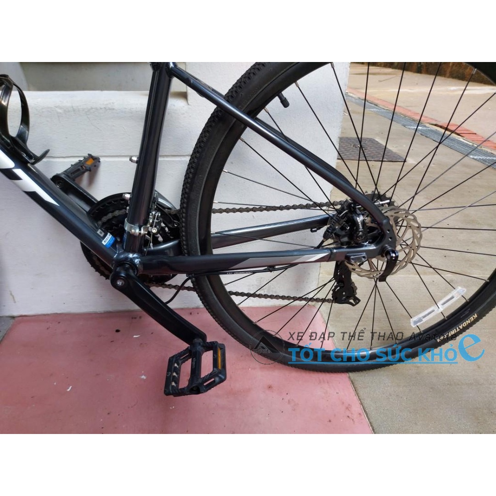 Xe đạp đường trường Giant Escape 2 Disc-2020, Khung sườn Giant 700C Aluxx, Bộ group Shimano Tourney, Màu trắng đen