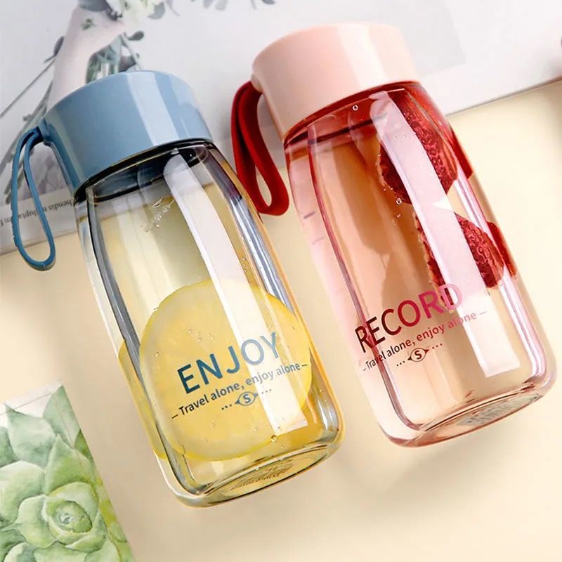 Bình đựng nước bằng nhựa trong suốt chống tràn thiết kế đơn giản dễ thương