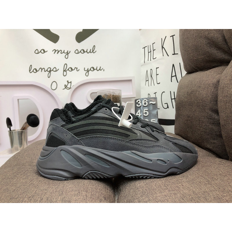 Giày Thể Thao Adidas Yeezy 700v2 1070034