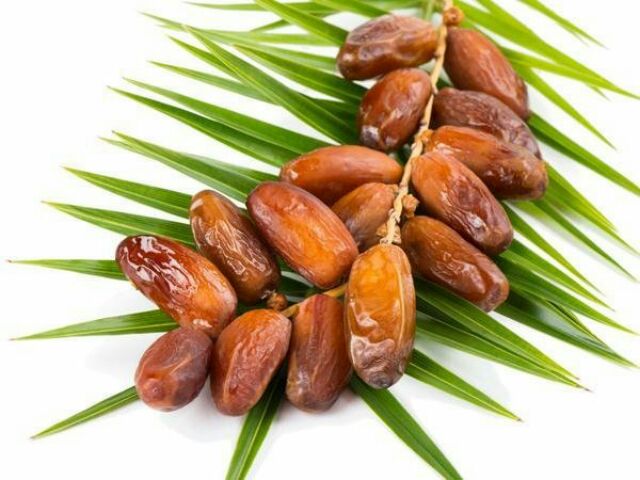 Hộp mới Loai 1 Chà là khô thượng hạng Nguyên cành 500g
 Xuất xứ : Tunisia. (Bắc phi).  Date 2019