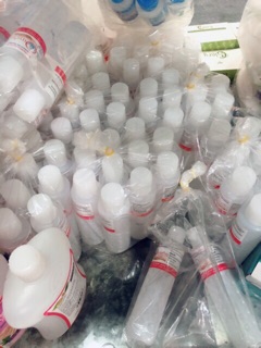 Nước rửa móng Quyên