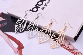 Bông tai hình chiếc lá(1 đôi)