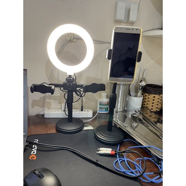 Đèn Livestream kiêm giá giữ 2 điện thoại LED đổi 3 màu Live Stream