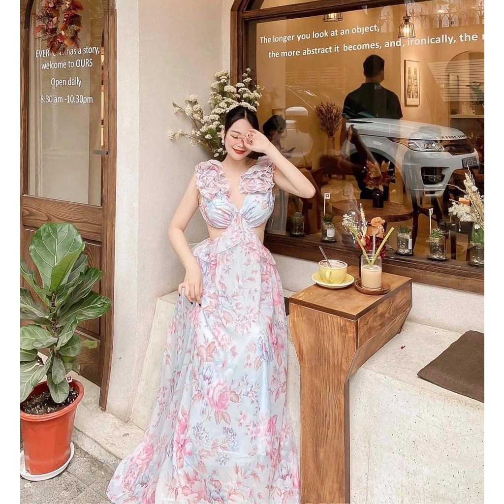 LINH CAVALI - Maxi trễ vai thắt nơ lưng.