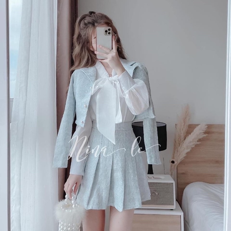 Set dạ tweed xanh thiên thanh áo vest dáng croptop kèm chân váy xếp ly đồng màu