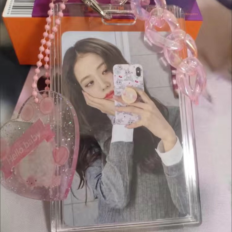 Vỏ Bọc Thẻ Trong Suốt Bằng Acrylic Họa Tiết Hoạt Hình Có Móc Khóa Sáng Tạo