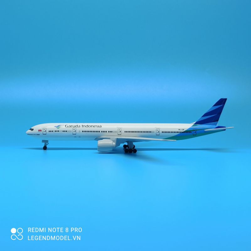 Mô hình máy bay Garuda Indonesia Airlines Boeing 777 20cm