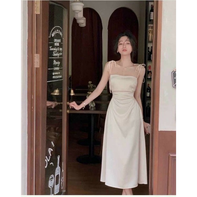 Đầm 2 dây khoét eo chất lụa xinh xắn