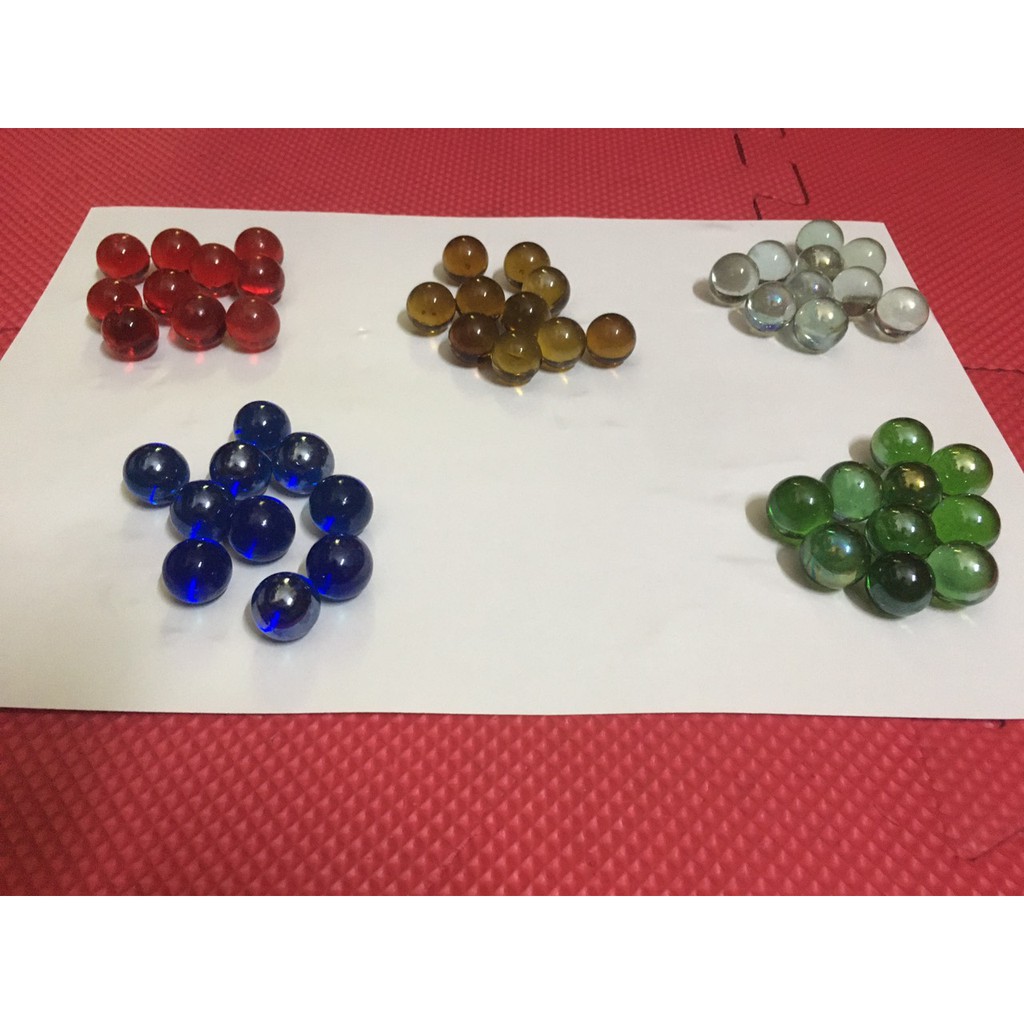 Bộ bi ve  trắng, đỏ, vàng, xanh lá, xanh tím than mỗi loại 10 viên. Tổng 50 viên.