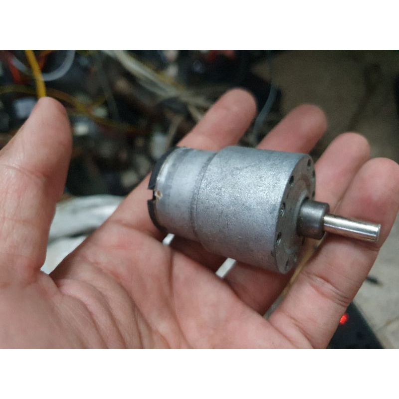 1 cái Mô tơ chạy chậm, giảm tốc 9v 12v sài tốt cốt 6 ly