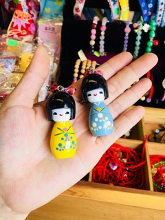 Móc khóa búp bê gỗ