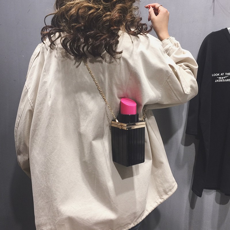 Túi đeo chéo nữ hình son môi độc lạ