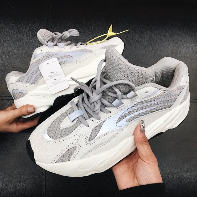 Giày Adidas