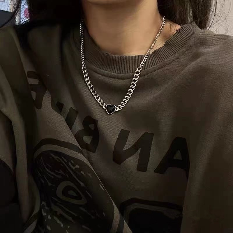Vòng cổ mặt trái tim đen phong cách hip hop thời trang