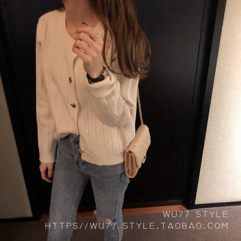 Áo khoác cardigan dáng ngắn phối nút hình trái tim ngọt ngào | BigBuy360 - bigbuy360.vn