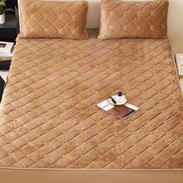 Ga gối nỉ nhung bo chun trần bông in chữ LV dày dặn ,mềm mịn