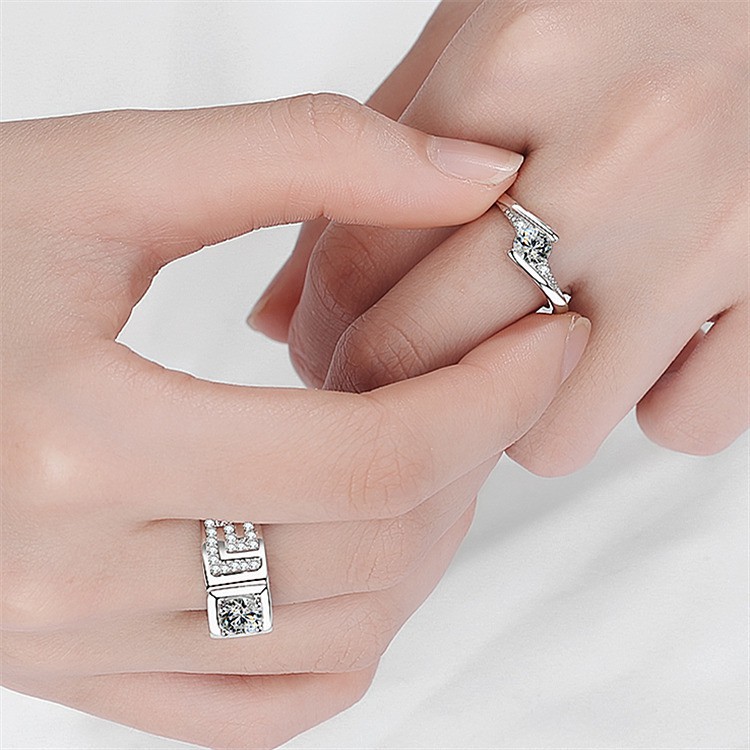 Nhẫn đính hôn kim cương vàng trắng thời trang nam và nữ