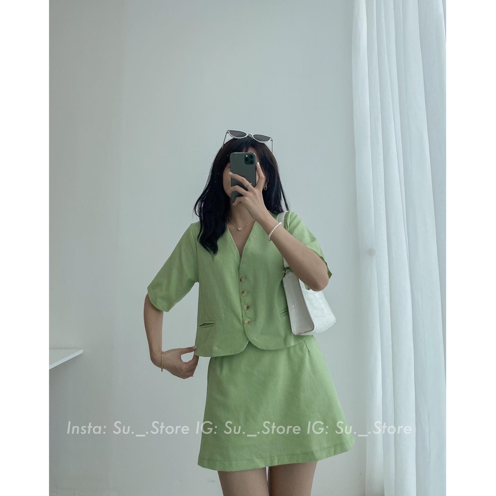 Set áo croptop cổ vest cúc dọc kèm chân váy trơn S343 SUSTORE