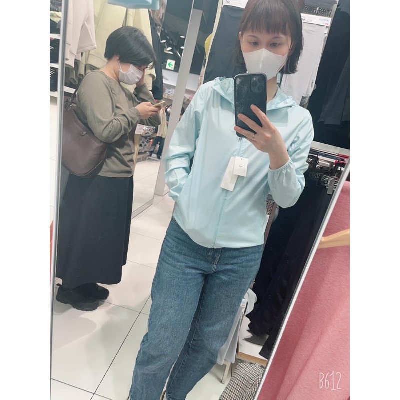 Trả odrer Áo gió uni.qlo