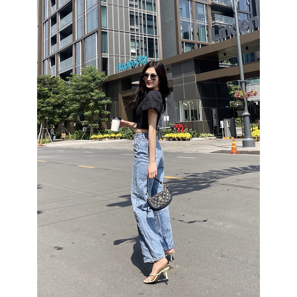 Áo croptop đen kate thêu E.studio tay phồng