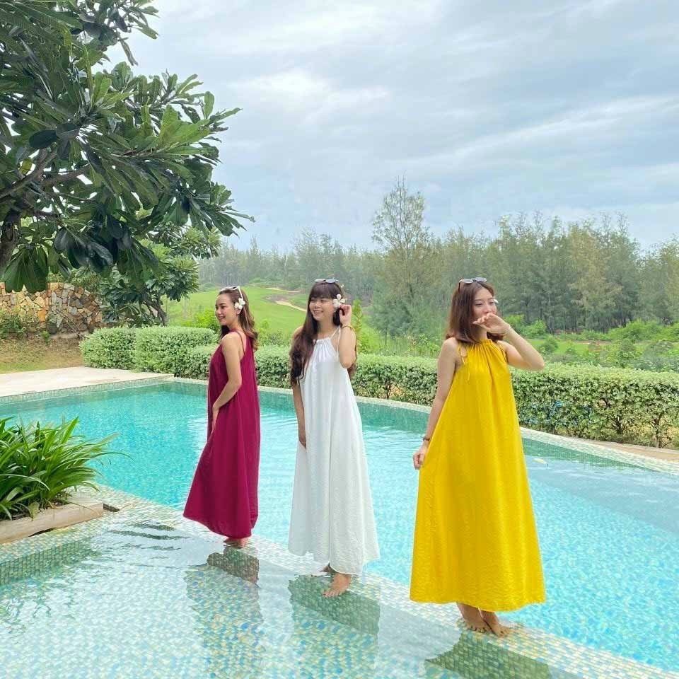 Đầm Maxi xòe cổ yếm buộc nơ - bầu bí bon chen thoải mái