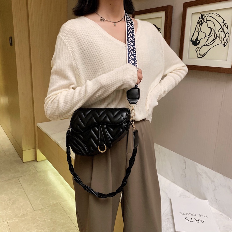 Túi đeo chéo JASMIN NOIR hình tam giác in hoa nhài thời trang cho nữ