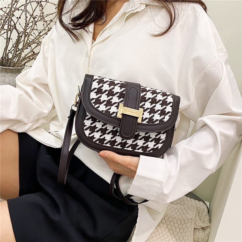 Túi đeo chéo vai IELGY sành điệu dễ phối đồ thời trang