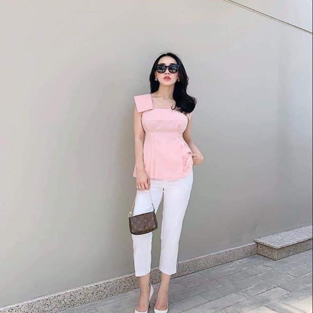 Áo  cổ  vuông  thắt  nơ  sau