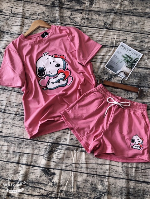 Bộ nữ thun cộc tay quần sooc in hình cún snoopy | BigBuy360 - bigbuy360.vn