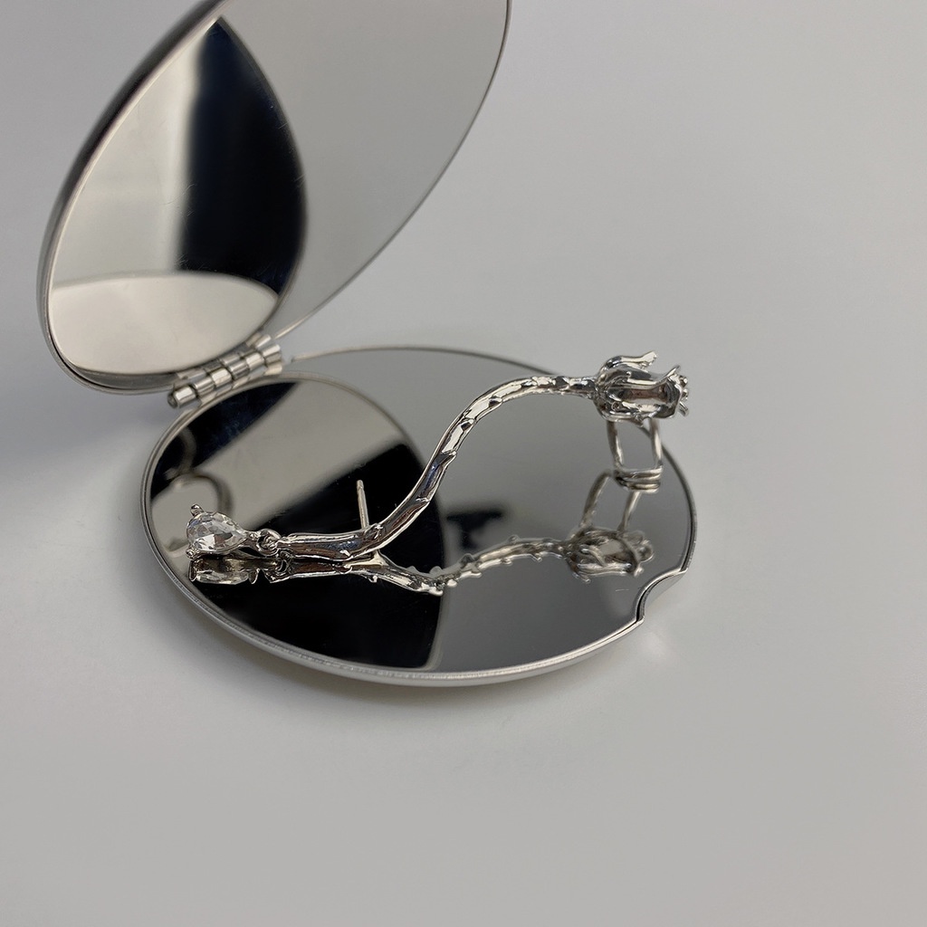 Khuyên tai hình hoa hồng đính đá kim cương cho nữ