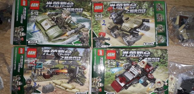 Lắp ráp 1 hộp Lego Battergruond 99305 có nhiều chi tiết
