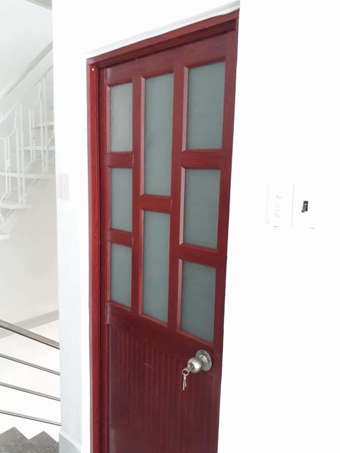 Cửa đi nhôm hệ 700 nhôm trắng sữa và nhôm màu gỗ