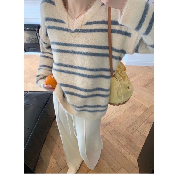 Áo len fom rộng kẻ xanh