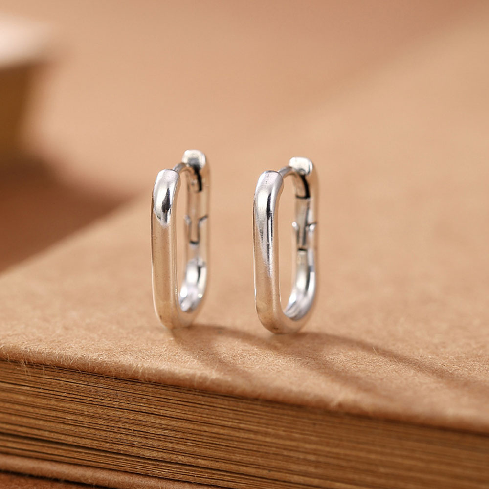 Khuyên Tai Nữ Trang Dáng Tròn Tạo Hình Độc Đáo