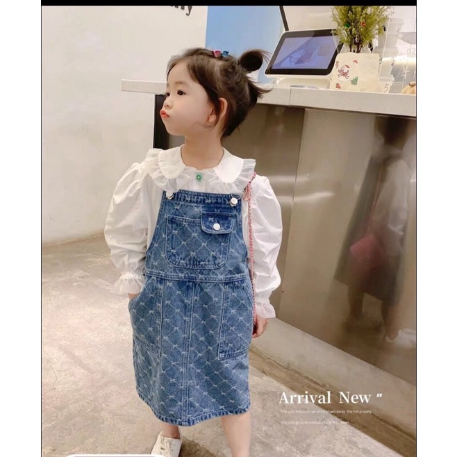 Váy cho bé gái, set yếm váy jean vân trần trám kèm áo sơ mi trắng cổ bèo xịn xò cho bé