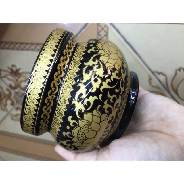 Bát hương chạm khắc hoa sen