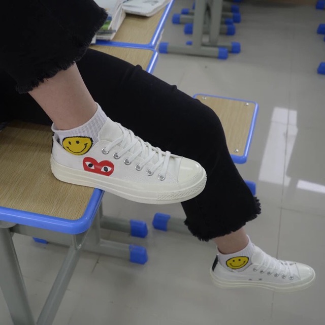 Giày buộc dây in hình tim nam nữ chất