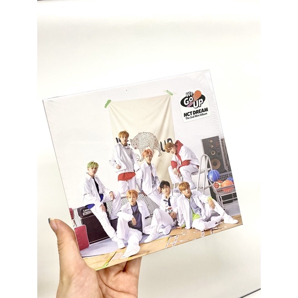 Có sẵn bộ ảnh We Go Up của NCT Dream nguyên tem