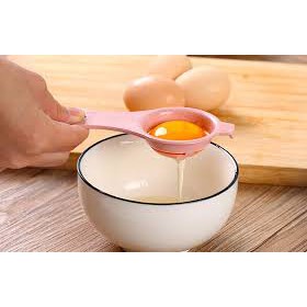 Dụng cụ tách lòng đỏ trứng gà