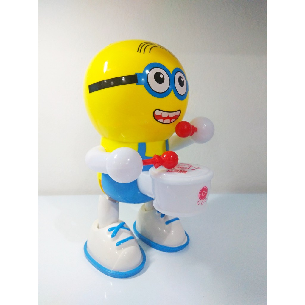 Minion biết nhảy, biết hát có đèn khi sử dụng. Đồ chơi vận động cho bé.