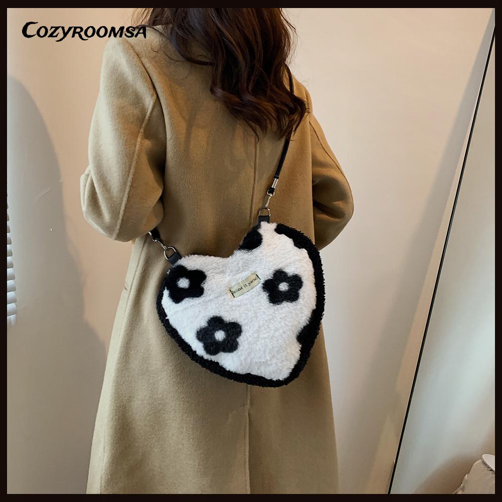 Túi đeo vai lông nhung hình trái tim giữ ấm cho nữ