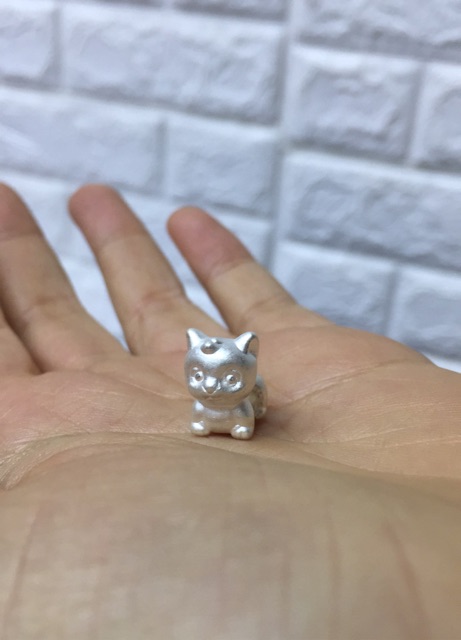 Vòng tay giáp bạc kết dây đỏ