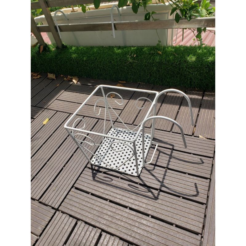 Giá sắt vuông, móc sắt vuông treo chậu hoa ban công có đáy