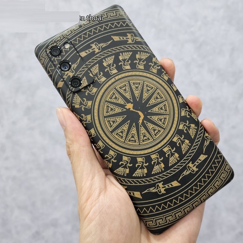 Dán skin mặt lưng trống đồng vân nổi 3D- mặt lưng kim tuyến in logo Oppo Reno 4 Reno 4 Pro Reno 5 Realme Q5 Pro Q3 Pro