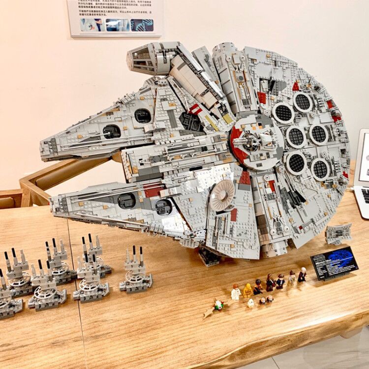 Lắp ráp Mô hình Millennium Falcon Phi Thuyền Chim Ưng 8445pcs