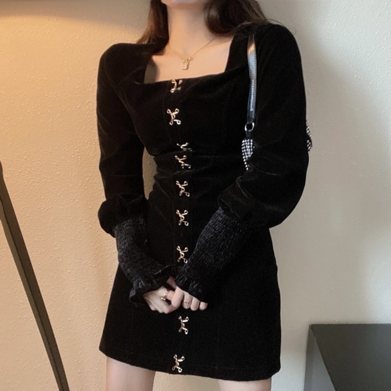 Đầm nhung móc gài cổ vuông tay phồng bo chun hàng taobao