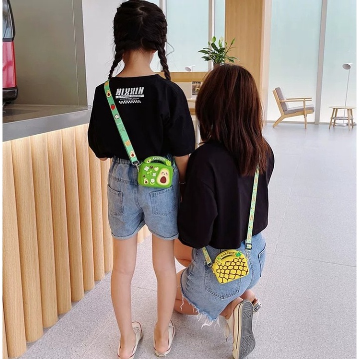 Túi Đeo Chéo Silocon Có Quai In Chữ Hình Hoa Quả Cho Bé