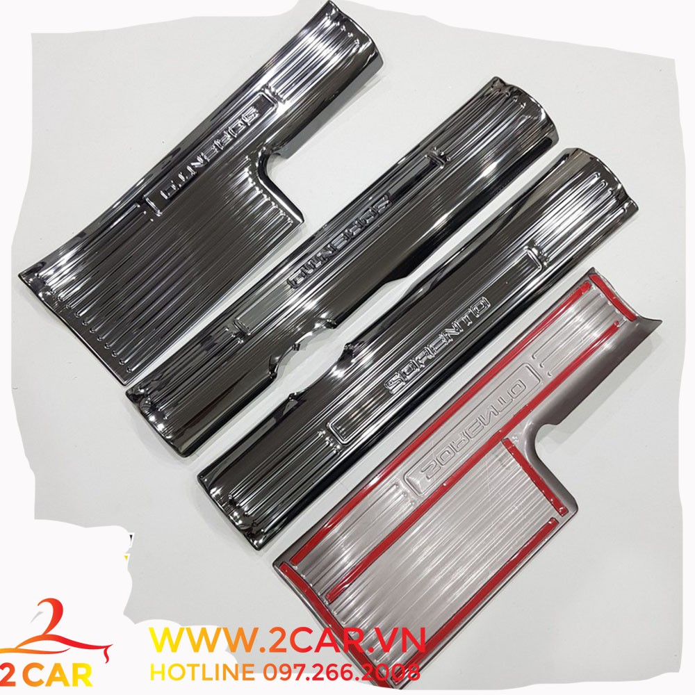 Ốp bậc chân trong xe KIA SORENTO 2021 chất liệu Titan cao cấp